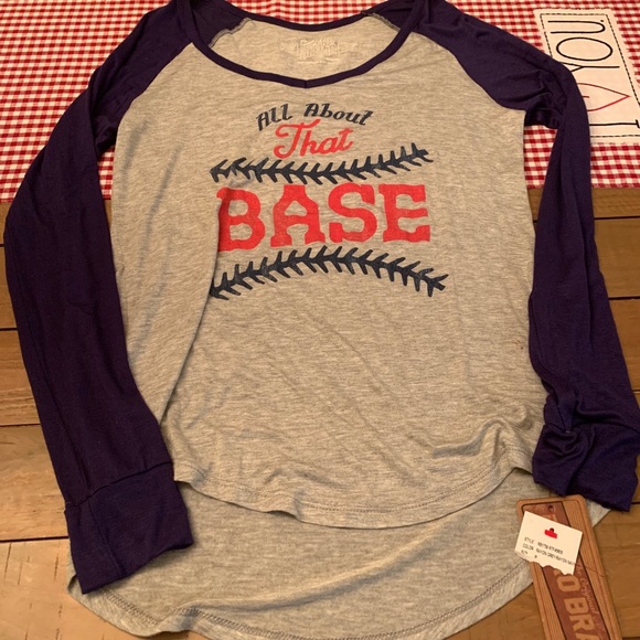Women’s adorable baseball tee! - Picture 1 of 2